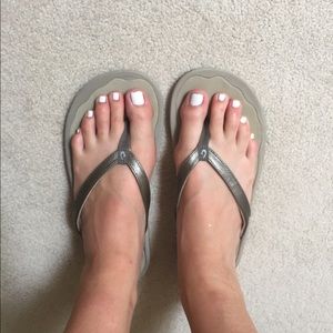OluKai ‘Amo flip flops